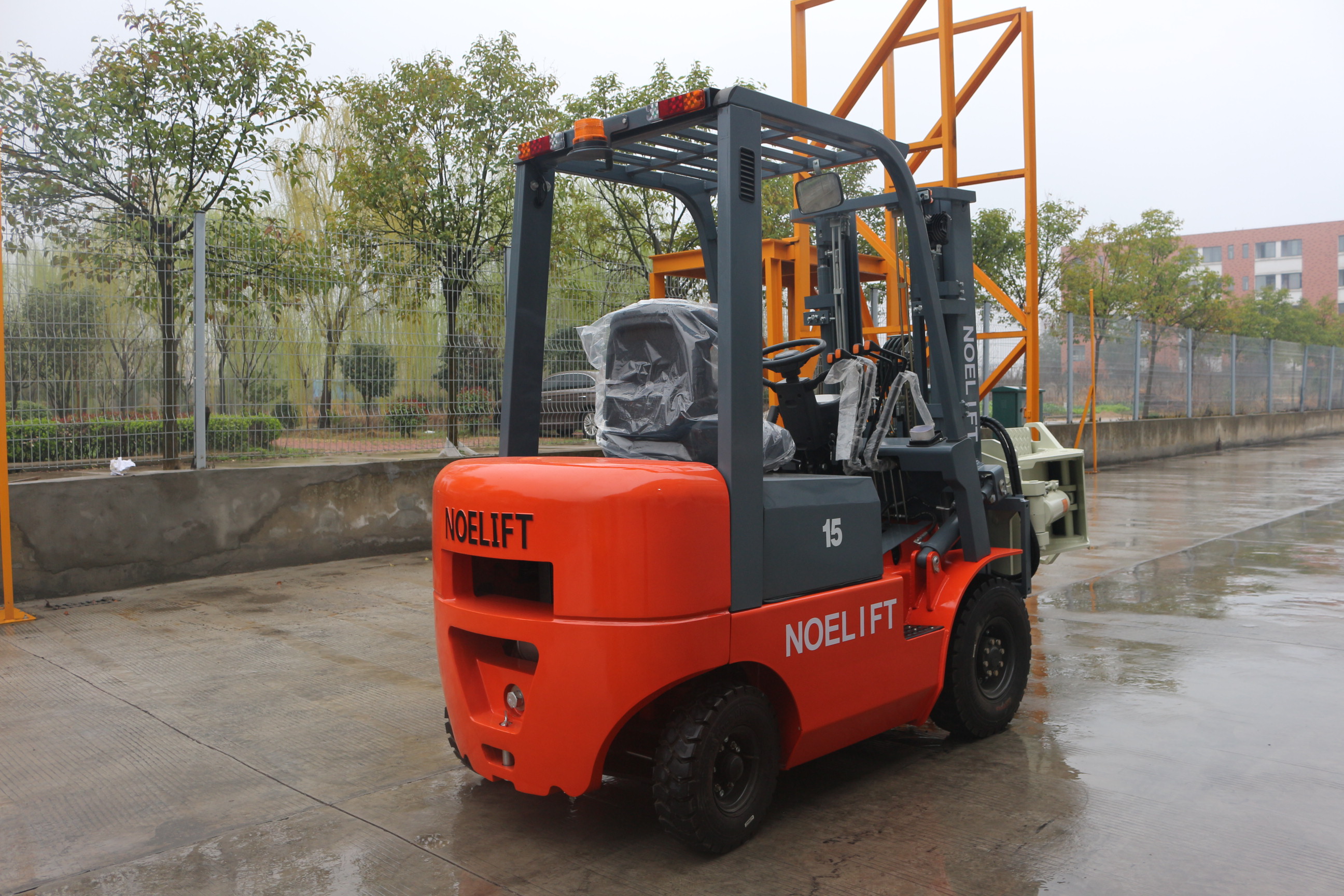 FD15-30整车带纸卷夹 (3)