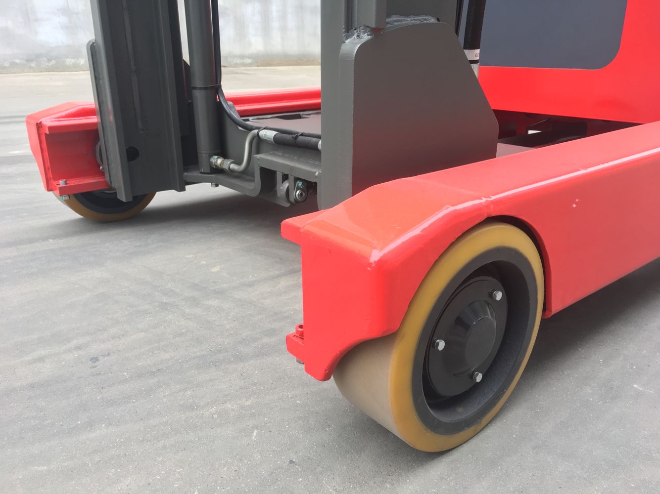 narrow aisle forklifts wheel