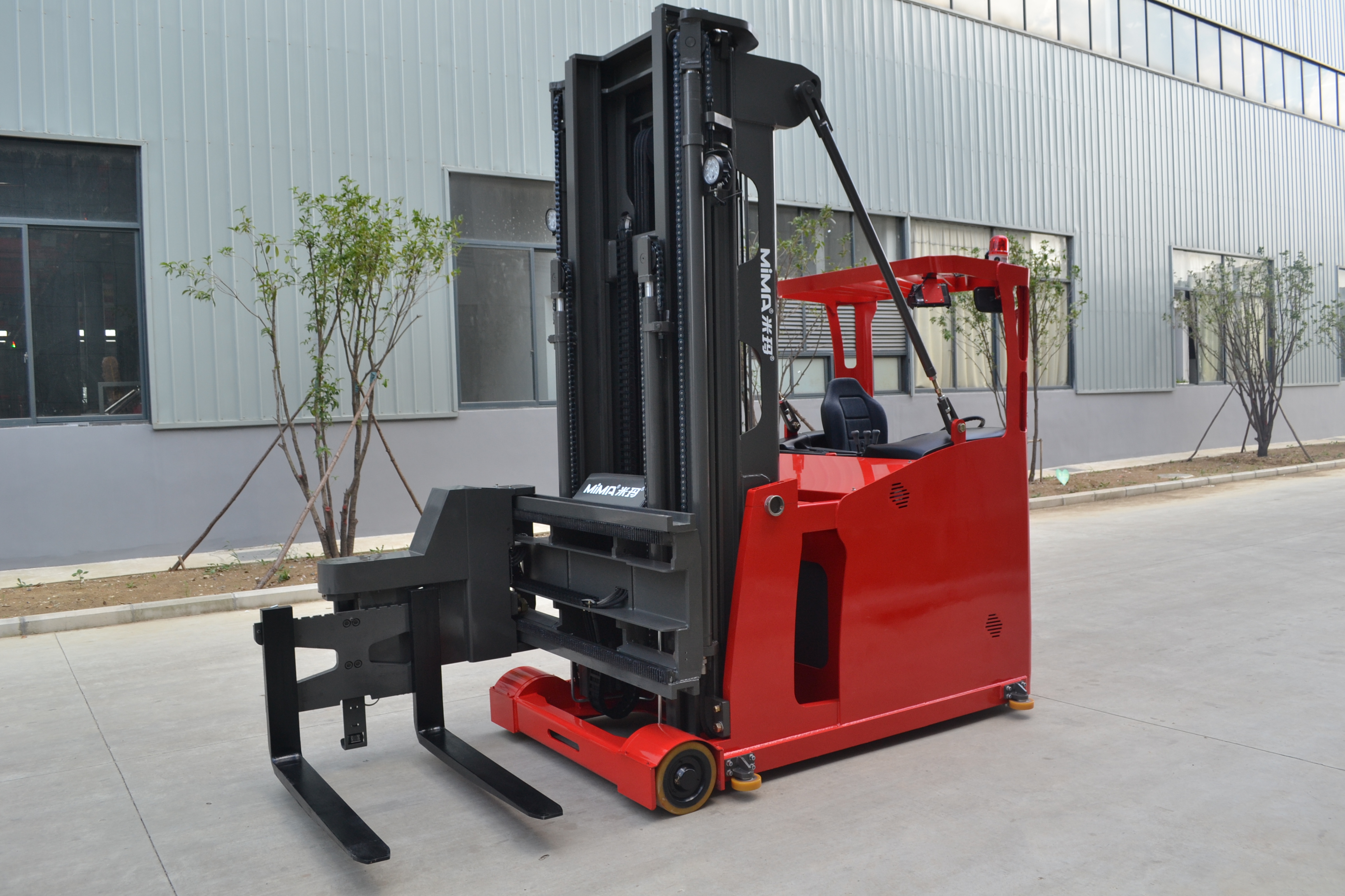 3 way forklift.JPG