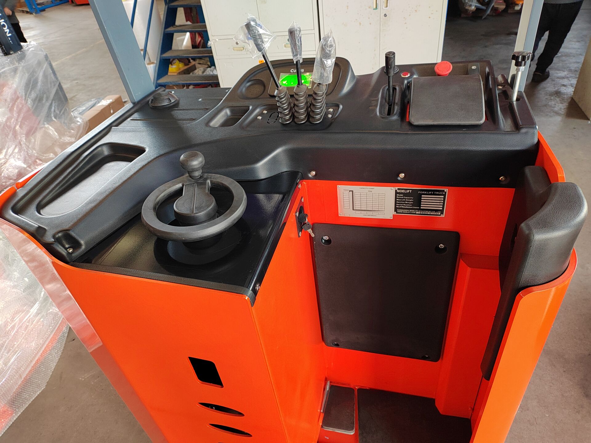 reach truck operating table